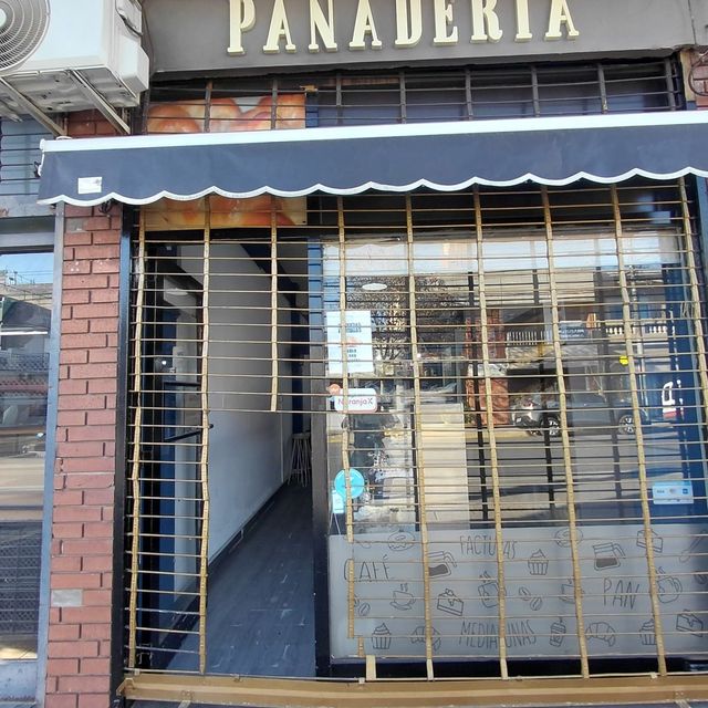Reja de enrollar de una panadería, a media altura